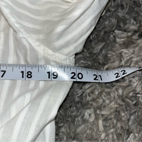 Gap linen button up size medium - Picture 3 of 5